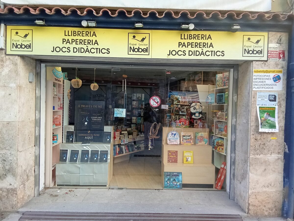 Fachada de la Librería Nobel en Sant Feliu de Guíxols